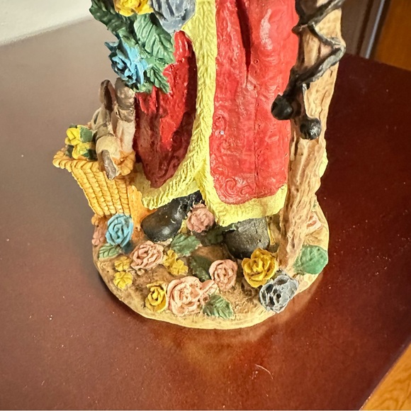 Vintage Resin Santa Figurine with Roses & Wooden Walking Stick - Picture 8 of 10